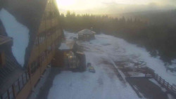 Parkoviště a hlavní vchod