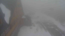 Parkoviště a hlavní vchod