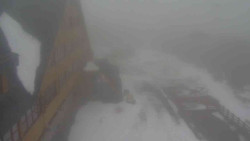 Parkoviště a hlavní vchod