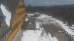 Parkoviště a hlavní vchod