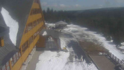 Parkoviště a hlavní vchod