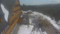 Parkoviště a hlavní vchod