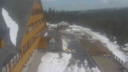 Parkoviště a hlavní vchod