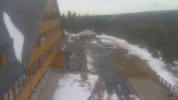 Parkoviště a hlavní vchod