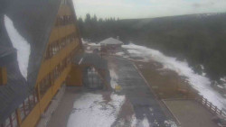 Parkoviště a hlavní vchod