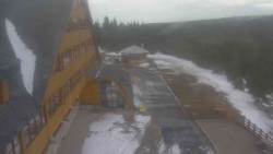 Parkoviště a hlavní vchod