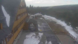 Parkoviště a hlavní vchod