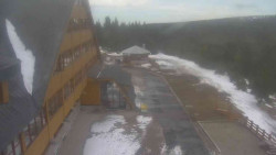 Parkoviště a hlavní vchod