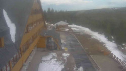 Parkoviště a hlavní vchod