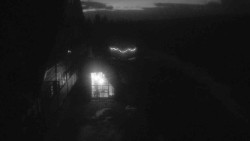 Parkoviště a hlavní vchod