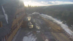 Parkoviště a hlavní vchod