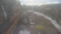 Parkoviště a hlavní vchod