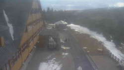 Parkoviště a hlavní vchod