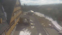 Parkoviště a hlavní vchod