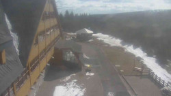 Parkoviště a hlavní vchod