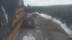 Parkoviště a hlavní vchod