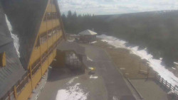 Parkoviště a hlavní vchod