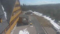 Parkoviště a hlavní vchod