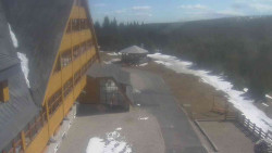 Parkoviště a hlavní vchod