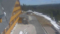 Parkoviště a hlavní vchod