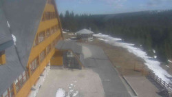 Parkoviště a hlavní vchod