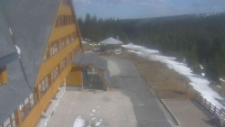 Parkoviště a hlavní vchod