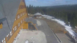 Parkoviště a hlavní vchod