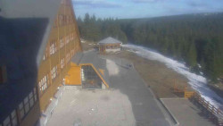 Parkoviště a hlavní vchod