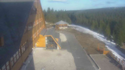 Parkoviště a hlavní vchod