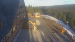 Parkoviště a hlavní vchod