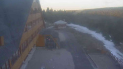 Parkoviště a hlavní vchod