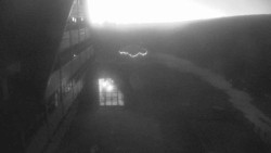 Parkoviště a hlavní vchod