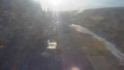 Parkoviště a hlavní vchod