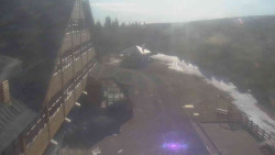 Parkoviště a hlavní vchod