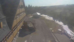 Parkoviště a hlavní vchod