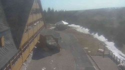 Parkoviště a hlavní vchod