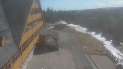 Parkoviště a hlavní vchod