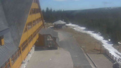 Parkoviště a hlavní vchod