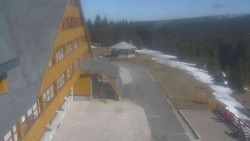 Parkoviště a hlavní vchod