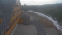 Parkoviště a hlavní vchod