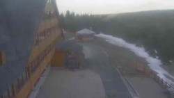 Parkoviště a hlavní vchod