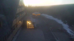 Parkoviště a hlavní vchod