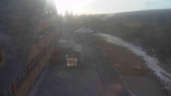 Parkoviště a hlavní vchod