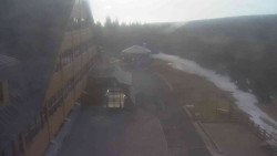 Parkoviště a hlavní vchod