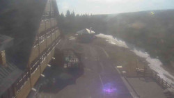 Parkoviště a hlavní vchod