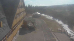 Parkoviště a hlavní vchod