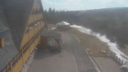 Parkoviště a hlavní vchod