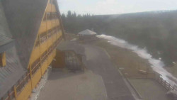 Parkoviště a hlavní vchod