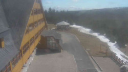 Parkoviště a hlavní vchod