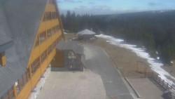 Parkoviště a hlavní vchod